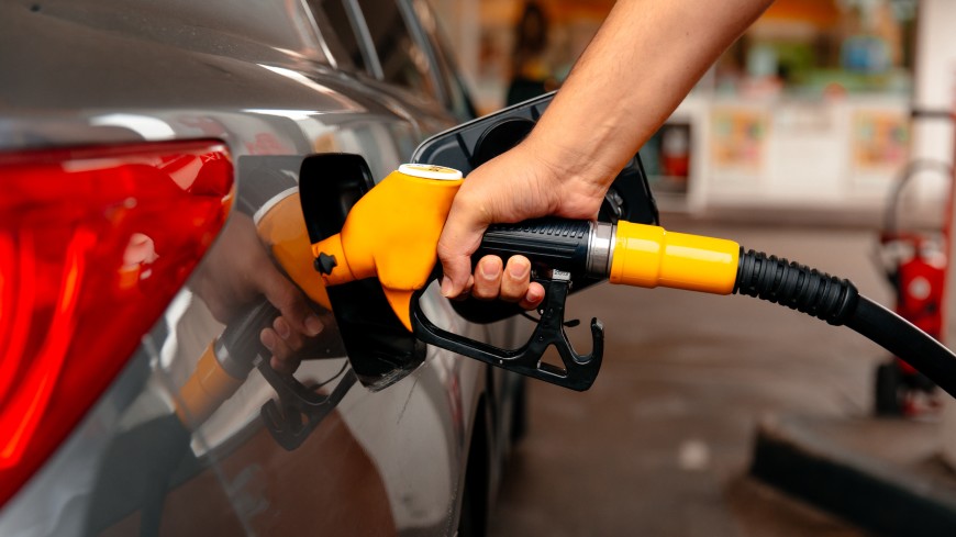 Цены на бензин в США поднялись на рекордную высоту
