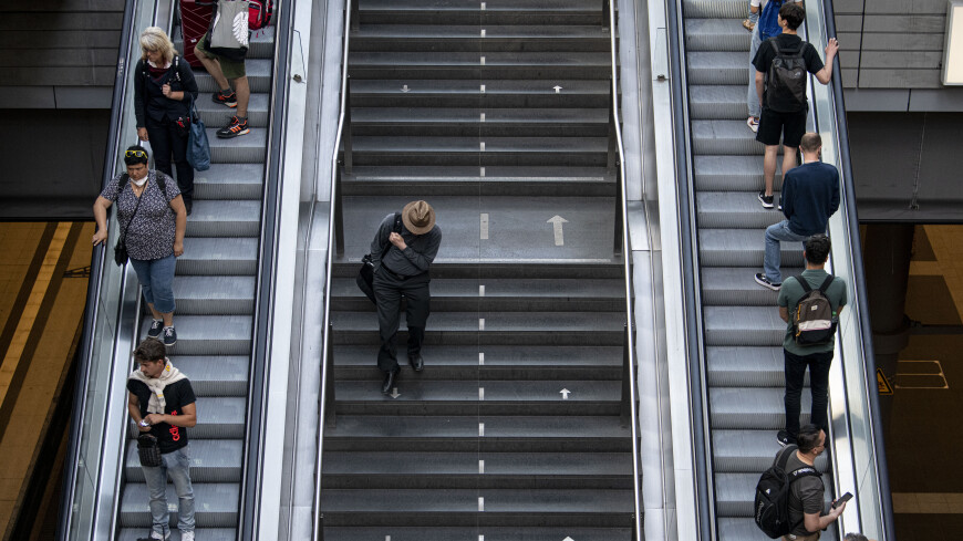 Эскалаторы и освещение начали отключать в торговых центрах Германии для экономии